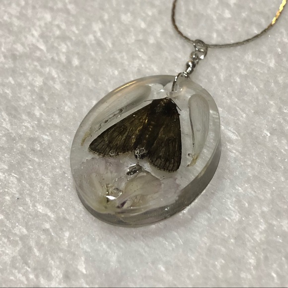 Handmade UV Resin Moth / Flower Necklace - Picture 11 of 16